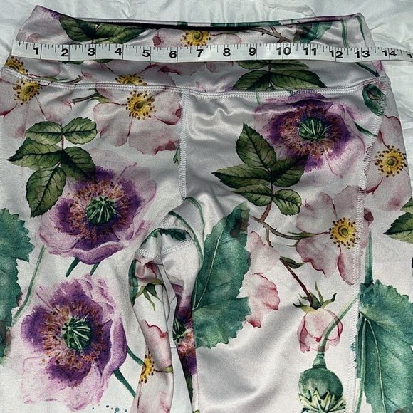 LuLaRoe Women’s Lilac Jade Cropped Athletic Floral Leggings Size Small - Picture 8 of 15